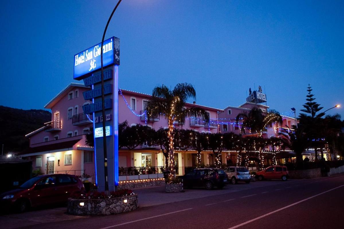 Hotel Ristorante San Giovanni Falerna Exteriör bild
