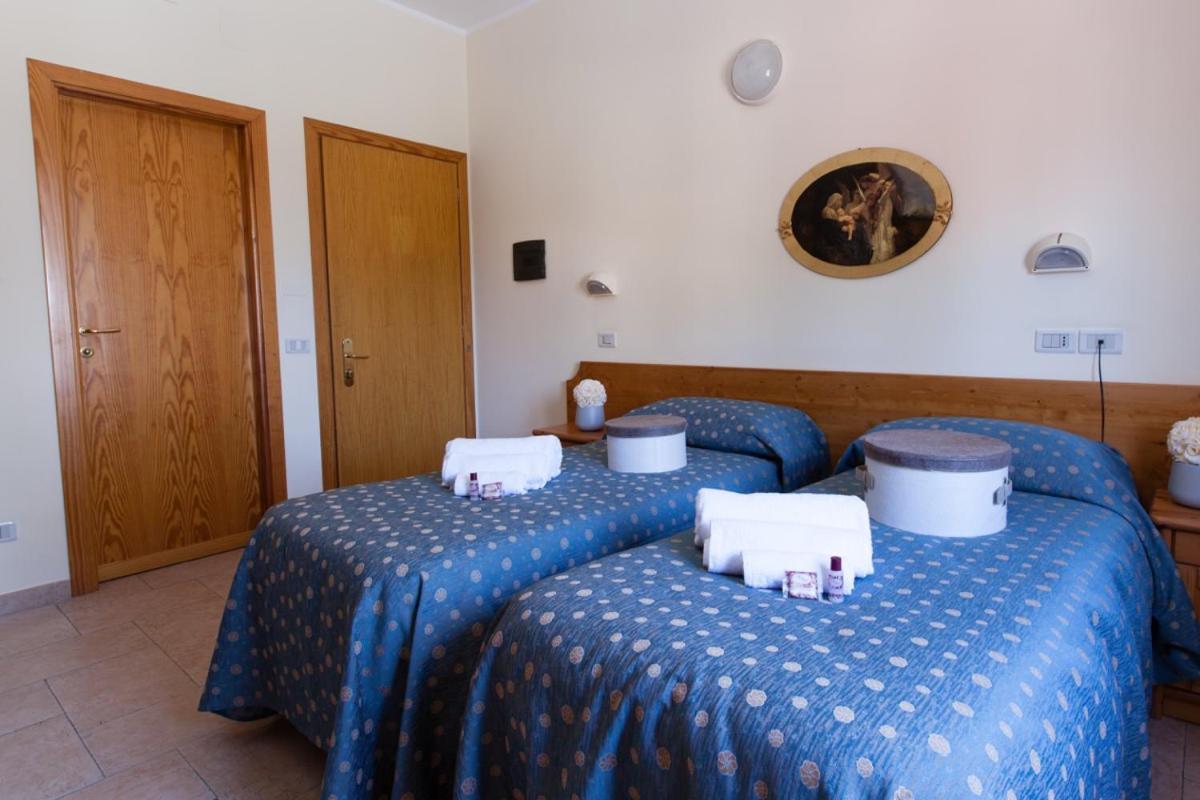 Hotel Ristorante San Giovanni Falerna Exteriör bild